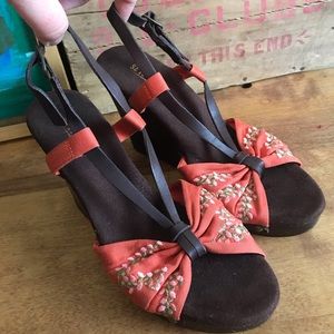 Seychelles Pink Embroidered floral wedge sandals